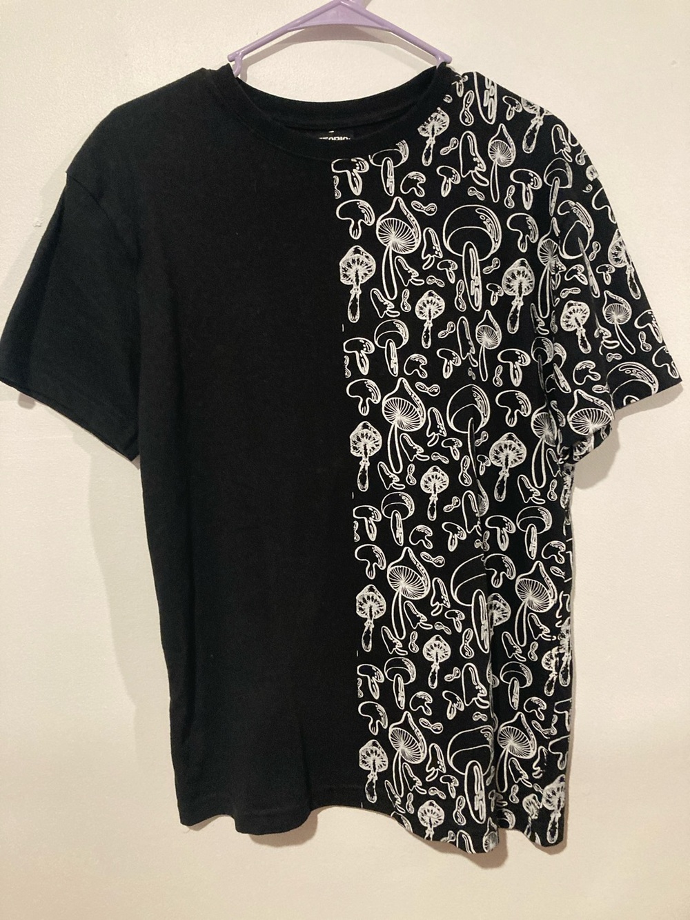 Hot Topic Black Tee with White Mushroom Print